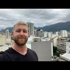 Meet your Posher, Maxime